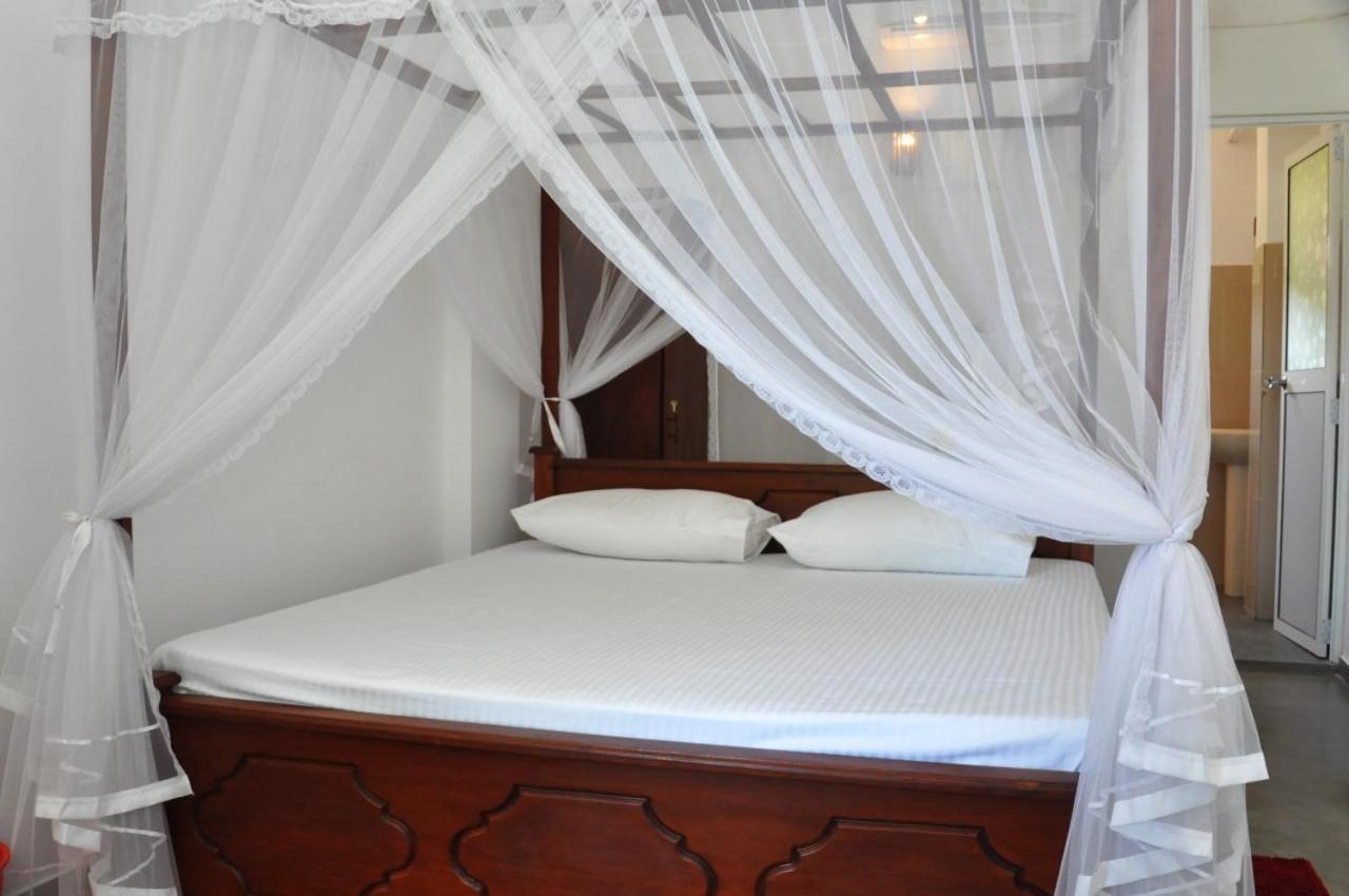 The Ocean Bed & Breakfast Unawatuna Bagian luar foto