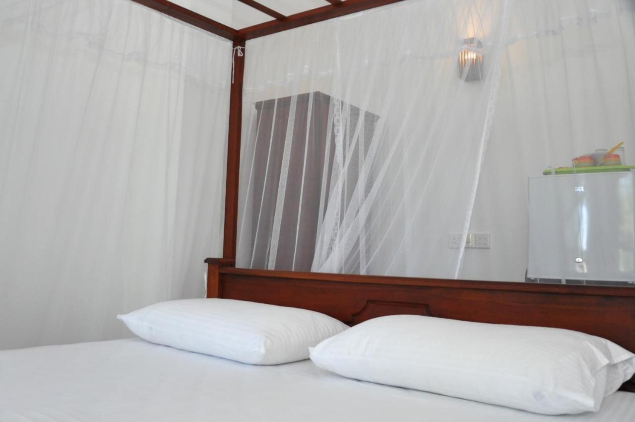 The Ocean Bed & Breakfast Unawatuna Bagian luar foto