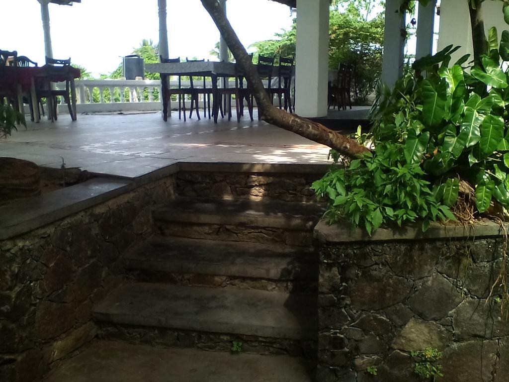 The Ocean Bed & Breakfast Unawatuna Bagian luar foto